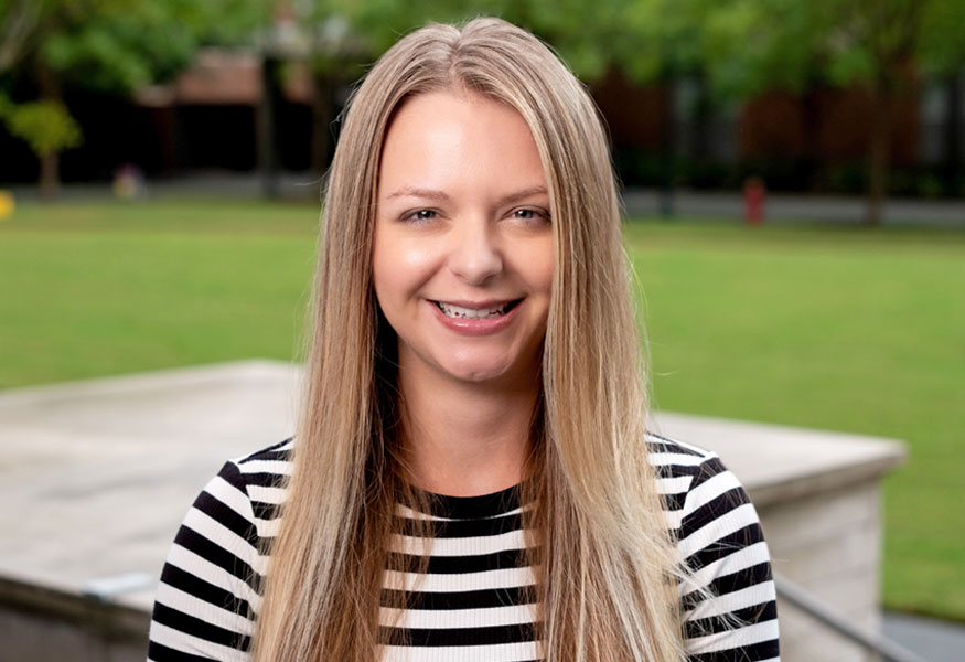Amanda Schmid headshot