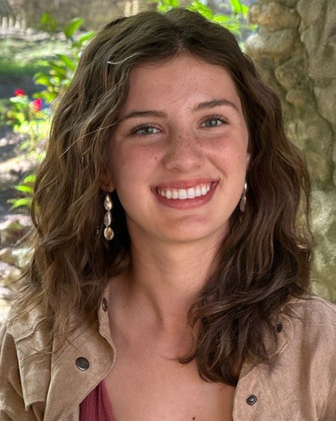 Lily Porter headshot